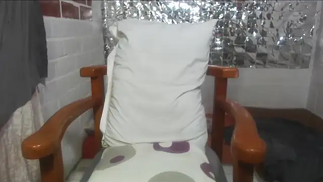 rose-crystal online show from October 4, 2025, 11:36 pm