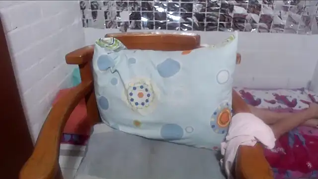 rose-crystal online show from December 15, 2025, 1:15 pm