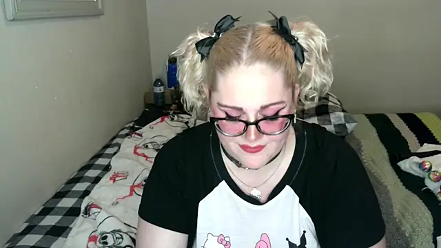 Kinky Witch online show from April 18, 2026, 4:38 am