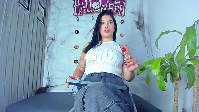 zarahcoxx online show from October 18, 2025, 3:53 am