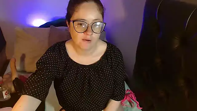 KrystalAdams online show from September 16, 2025, 12:28 pm