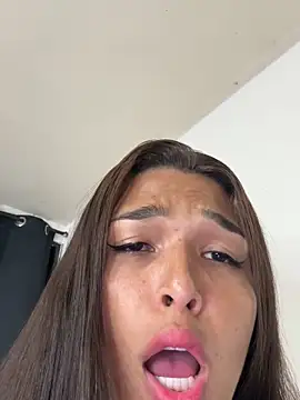 Snapshot of love_megann chatting on November 5, 2025, 2:11 am love megann online show from November 5, 2025, 2:11 am