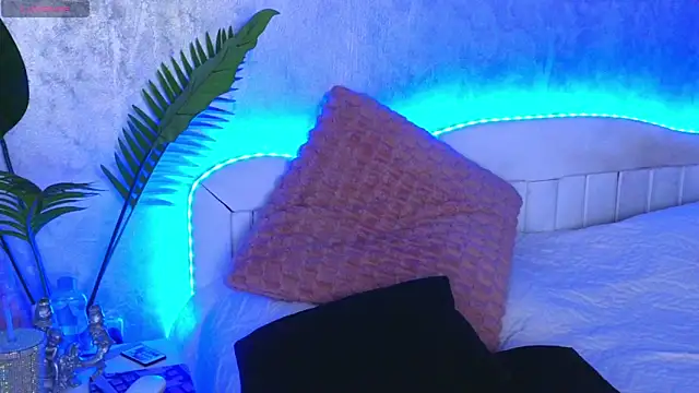 Aelorya online show from November 19, 2025, 6:52 pm