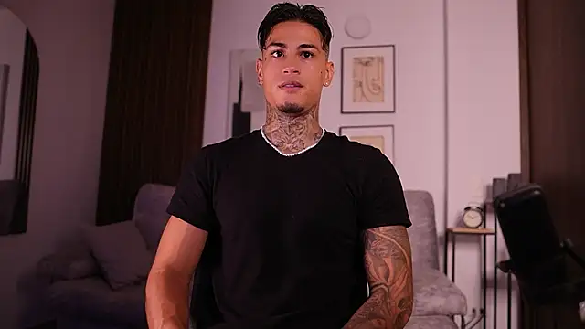 Snapshot of AxelVilla_ chatting on September 19, 2025, 8:09 pm AxelVilla  online show from September 19, 2025, 8:09 pm