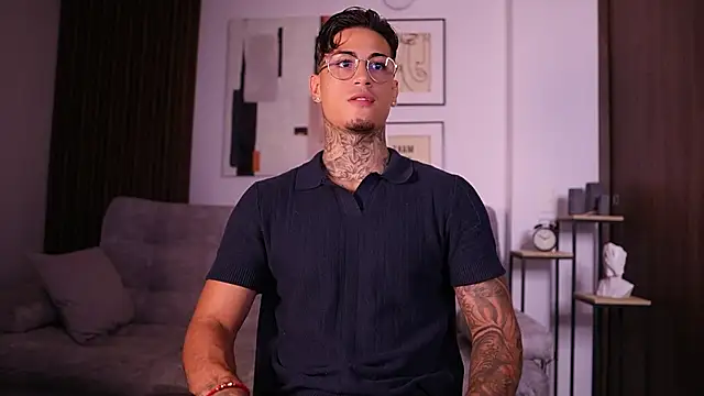 Snapshot of AxelVilla_ chatting on September 27, 2025, 8:47 pm AxelVilla  online show from September 27, 2025, 8:47 pm