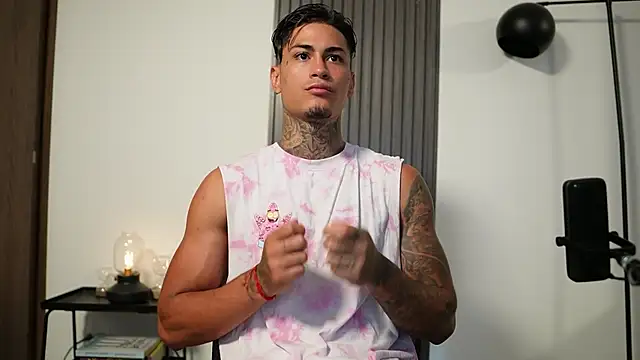 Snapshot of AxelVilla_ chatting on October 8, 2025, 8:06 pm AxelVilla  online show from October 8, 2025, 8:06 pm