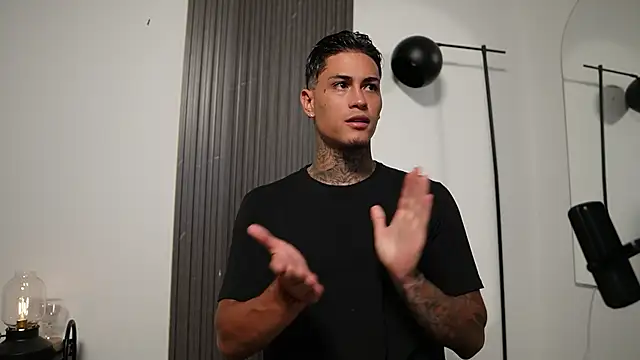 Snapshot of AxelVilla_ chatting on October 10, 2025, 8:52 pm AxelVilla  online show from October 10, 2025, 8:52 pm