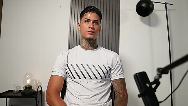 Snapshot of AxelVilla_ chatting on October 15, 2025, 8:09 pm AxelVilla  online show from October 15, 2025, 8:09 pm