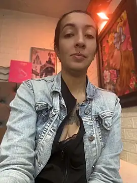 SALOME KORLAND online show from April 9, 2026, 8:03 pm