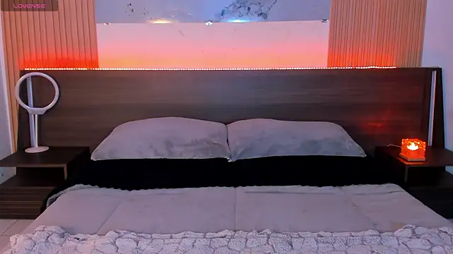 Snapshot of samanthaa_moon chatting on June 24, 2026, 12:20 am samanthaa moon online show from June 24, 2026, 12:20 am
