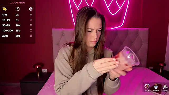 Snapshot of StacyWells chatting on October 14, 2025, 2:23 am StacyWells online show from October 14, 2025, 2:23 am