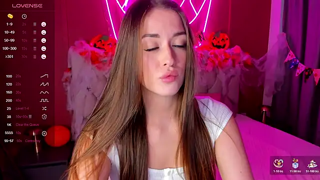 Snapshot of StacyWells chatting on October 31, 2025, 8:48 am StacyWells online show from October 31, 2025, 8:48 am