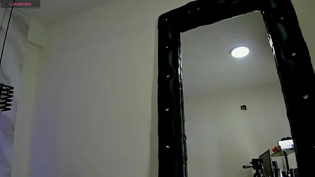 Luciifeer  online show from September 25, 2025, 6:33 pm