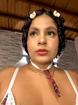 Yassy vazquez online show from October 4, 2025, 7:34 pm
