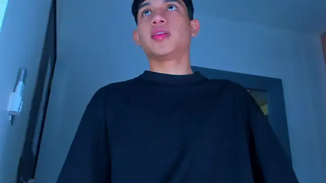 Sebax Young online show from November 26, 2025, 9:05 pm