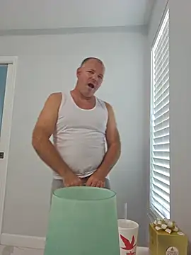 cubanitofeliz40 online show from May 13, 2026, 6:38 pm