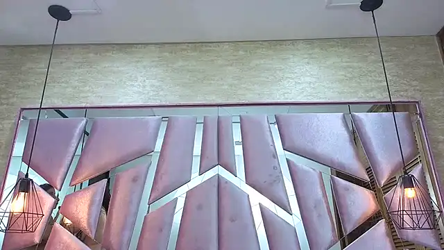 ThaliaCross online show from January 15, 2026, 7:50 pm