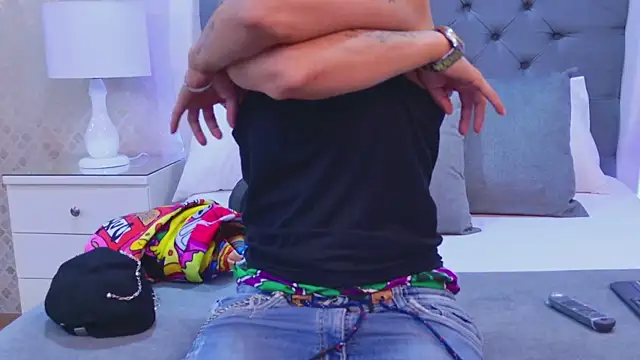 ZoeKrug online show from November 27, 2025, 8:00 pm