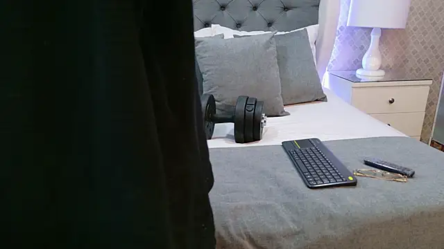 ZoeKrug online show from January 8, 2026, 11:34 am