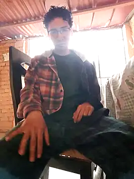 LecheDeSoya666 online show from November 1, 2025, 9:39 pm