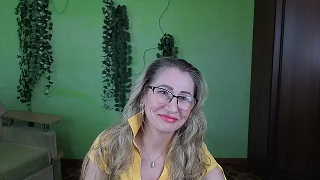 Snapshot of Habibi_Honeyy chatting on May 18, 2026, 1:06 pm Habibi Honeyy online show from May 18, 2026, 1:06 pm