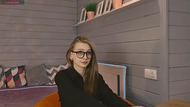 Snapshot of Vikki_wyye chatting on October 15, 2025, 6:24 am Vikki wyye online show from October 15, 2025, 6:24 am