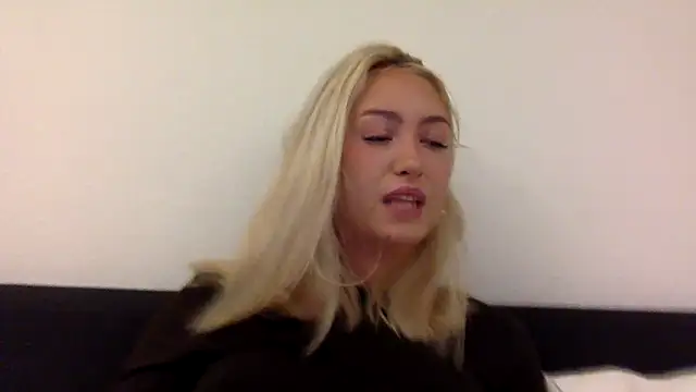 Snapshot of Kitty_Swetty chatting on September 21, 2025, 8:43 pm Kitty Swetty online show from September 21, 2025, 8:43 pm