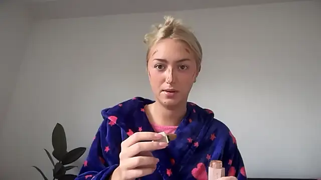 Snapshot of Kitty_Swetty chatting on October 7, 2025, 8:55 am Kitty Swetty online show from October 7, 2025, 8:55 am