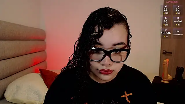 Tiffany-Giil online show from September 26, 2025, 3:38 pm