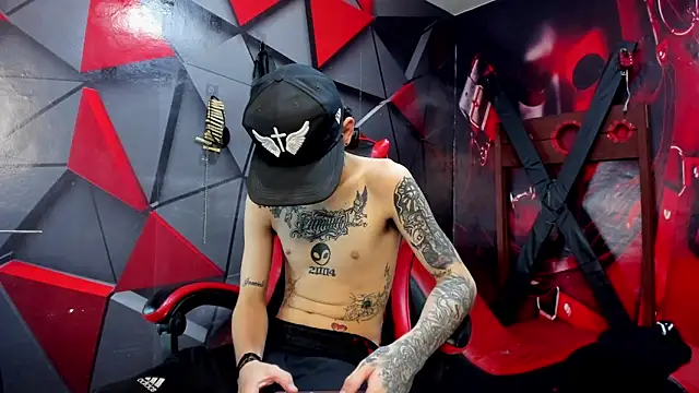 Snapshot of StraightBoy_Nick chatting on October 22, 2025, 1:17 am StraightBoy Nick online show from October 22, 2025, 1:17 am