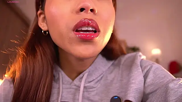 violeth     online show from December 19, 2025, 1:18 pm