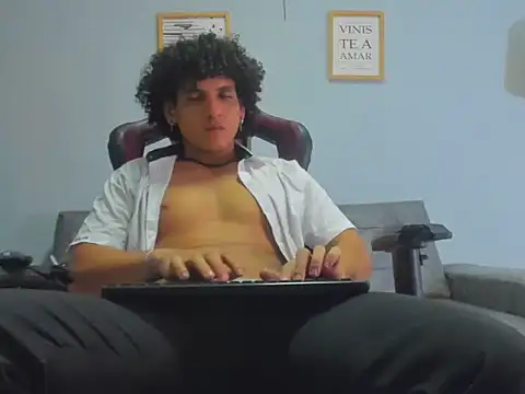 Snapshot of Xfire_boy69 chatting on September 9, 2025, 9:36 pm Xfire boy69 online show from September 9, 2025, 9:36 pm