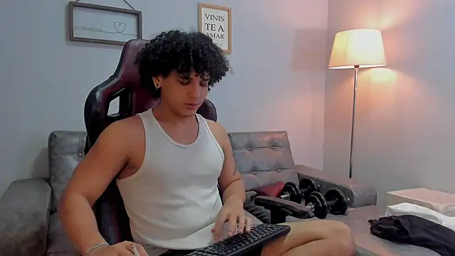Snapshot of Xfire_boy69 chatting on September 30, 2025, 2:33 pm Xfire boy69 online show from September 30, 2025, 2:33 pm