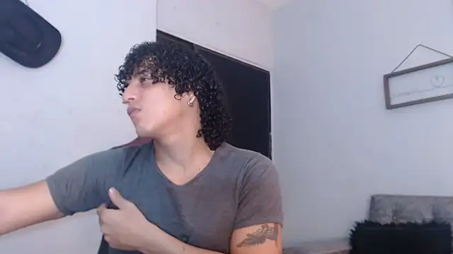 Snapshot of Xfire_boy69 chatting on October 24, 2025, 4:25 pm Xfire boy69 online show from October 24, 2025, 4:25 pm