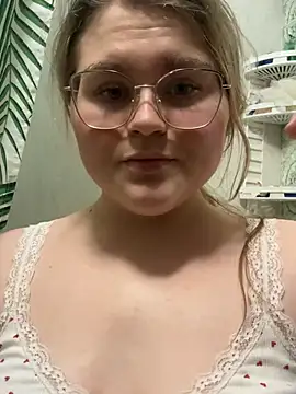 Snapshot of Monahosks chatting on March 11, 2026, 5:41 pm Monahosks online show from March 11, 2026, 5:41 pm