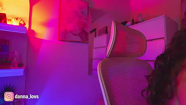 Dannaa Lovs online show from November 7, 2025, 6:30 pm