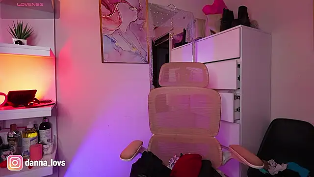 Dannaa Lovs online show from March 22, 2026, 2:53 pm