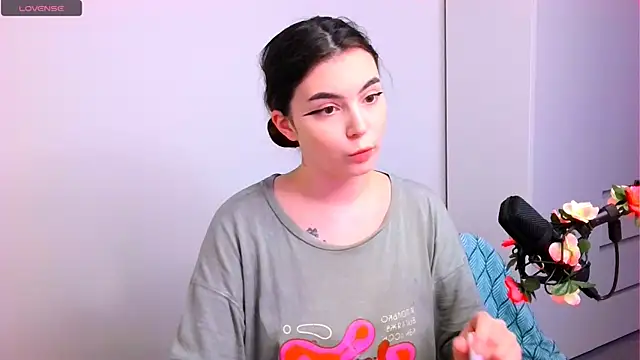 Snapshot of peachyness chatting on December 1, 2025, 8:03 pm peachyness online show from December 1, 2025, 8:03 pm