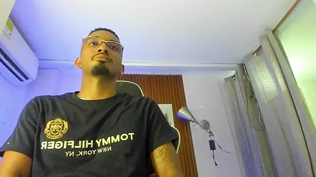 Snapshot of Darwin_mayo chatting on May 16, 2026, 5:45 pm Darwin mayo online show from May 16, 2026, 5:45 pm