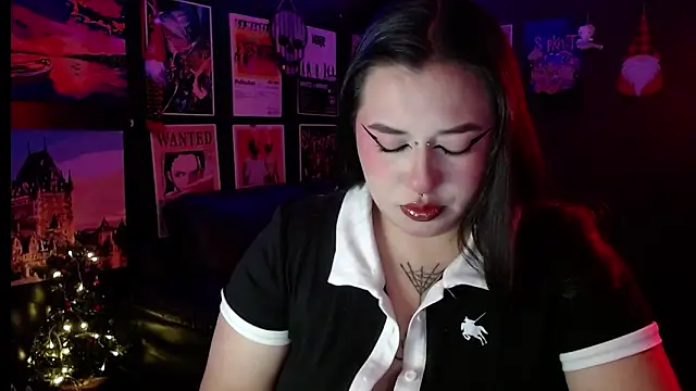 Snapshot of Ravendark_ chatting on December 17, 2025, 8:15 pm Ravendark online show from December 17, 2025, 8:15 pm