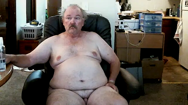 Snapshot of havethickcock chatting on October 12, 2025, 3:27 am havethickcock online show from October 12, 2025, 3:27 am