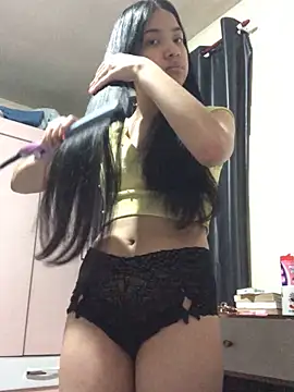 Snapshot of ashleyy20 chatting on December 17, 2025, 12:44 pm ashleyy20 online show from December 17, 2025, 12:44 pm