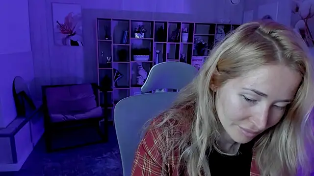 AstraMonroe online show from September 21, 2025, 10:39 am