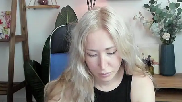 AstraMonroe online show from June 14, 2026, 11:34 am