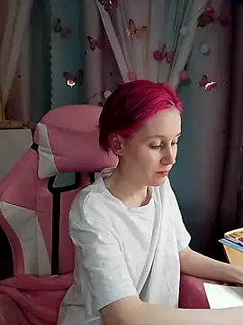 Fuzzy Unicorn online show from September 15, 2025, 7:36 pm