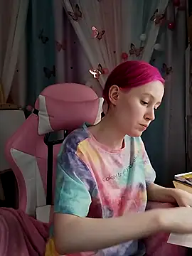 Fuzzy Unicorn online show from November 28, 2025, 7:38 pm