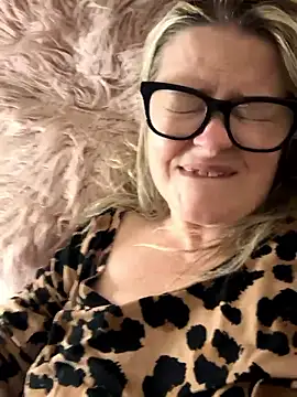 SuzieSub online show from February 1, 2026, 1:26 am