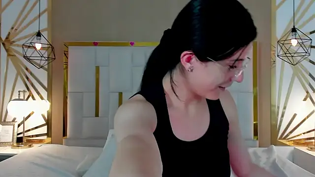 maddy jaclsonw online show from October 20, 2025, 1:17 am