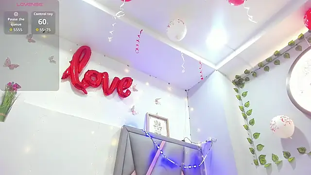 klariz09 online show from February 15, 2026, 12:14 pm