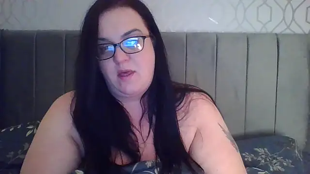 Snapshot of Curvy_OliviaXX chatting on February 8, 2026, 12:03 am Curvy OliviaXX online show from February 8, 2026, 12:03 am